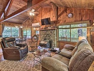 Hotel pic Secluded Stanardsville Cabin with 10 Acres and Hot Tub