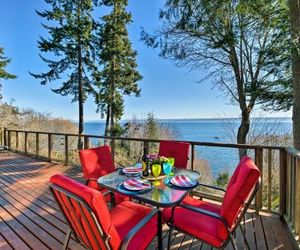 Waterfront Kingston House w/ Deck + Private Beach! Suquamish United States
