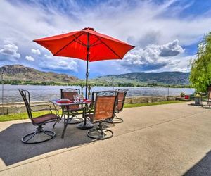 Waterfront Lake Osoyoos Cottage w/ Beach & Patio! Osoyoos Canada