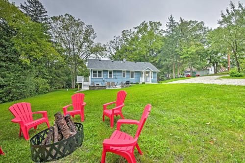 Photo of Updated Twin Lakes Cottage, Walk to Lake Mary