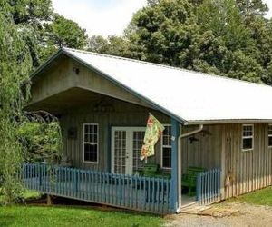 Country Cottage - 2 Bedrooms, 1 Baths, Sleeps 6 cabin Newport United States