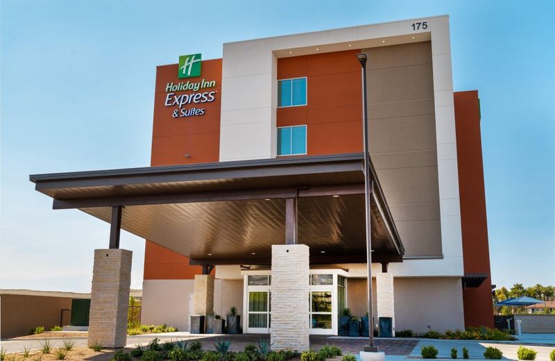 Holiday Inn Express & Suites – Las Vegas – E Tropicana, an IHG Hotel