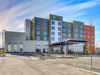 Фото отеля Holiday Inn Express & Suites - Calgary Airport Trail NE, an IHG Hotel