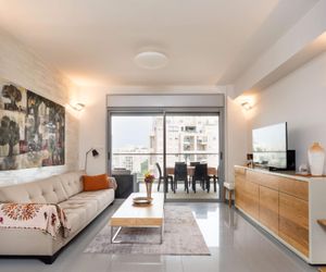 Stylish 3 BR w/ Amazing Balcony and Parking Tel Aviv Israel