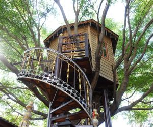 Tree House in the City-Relax and Quite Phra Khanong Thailand