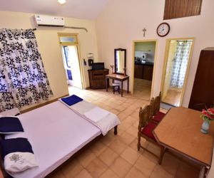 Trotamundos studio apartment with common pool. Candolim India