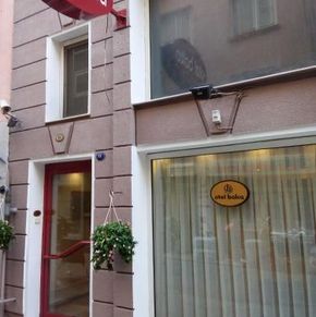 NearBy Hotel
