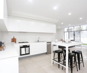 Brand New 2 bedroom Apartment for 7 People Penrith Australia