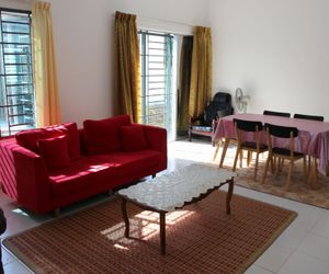 Homestay Indah Puteri KLIA (semi-d house)free wifi Sepang Malaysia