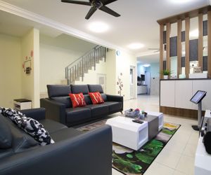 Eco Home Stay/4BR/8-12 Pax, karaoke & BBQ Kajang Malaysia