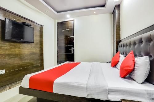 OYO 13252 Hotel Chander Palace