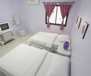 Nawaporn Place Twin bed Phuket Town Thailand