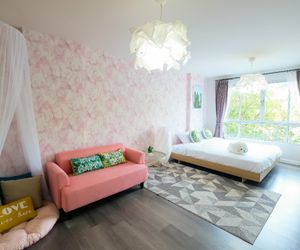 Palm leaf & Pastel pink condo in Phuket town +WIFI Phuket Town Thailand