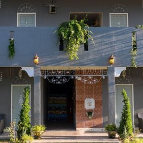 NearBy Hotel