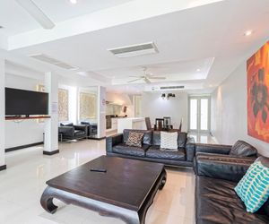 9 bedroom, 24 people. 2 pools,2 kitchens & lounges Kathu Thailand