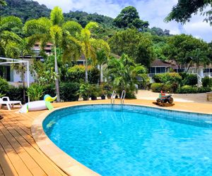 Sandy Bloom Villa 10BR Sleeps 20w/Pool &Breakfast Patong Thailand