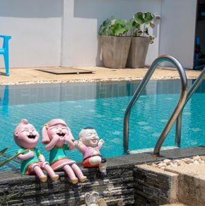 NearBy Hotel