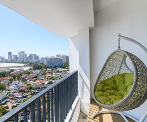 * Couples Getaway V * Gurney Seaview Apartment Tanjung Tokong Malaysia