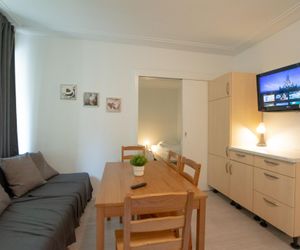 Tolstov-Hotels Large 2.5 Room Apartment Dusseldorf Germany