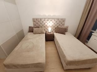 Stylish comfortable EuroTwo-bedroom with fireplace