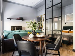 Studio apartment on Tchaikovsky street 77
