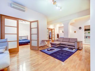 One bedroom apartment with a jacuzzi