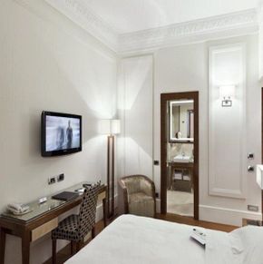 NearBy Hotel