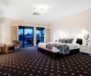 MEGA MANSION - SLEEPS 10 - LAKE FRONT Surfers Paradise Australia