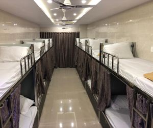 ELLIOTT INN A.C DORMITORY Malad India