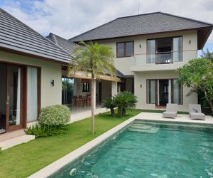 VILLA DIMAYA, modern & spacious villa, rice fields Seseh Indonesia