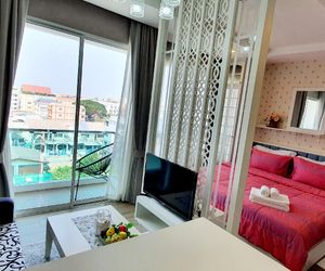 Sweet Seaview near beach & Toproop swimming pool Bang Saen Thailand