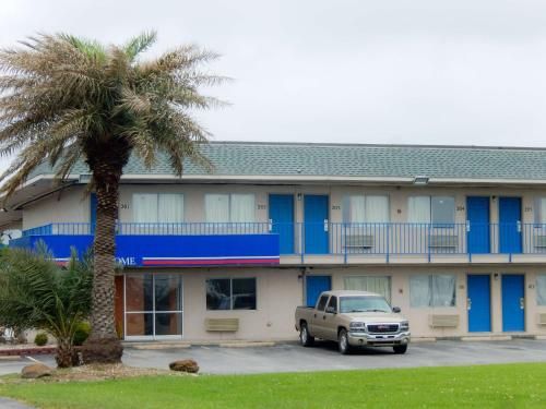 Photo of Motel 6-Clute, TX