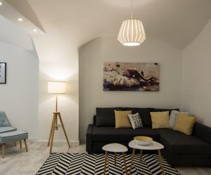 Harlequin Apartment - a downtown modern home away Novi Sad Serbia