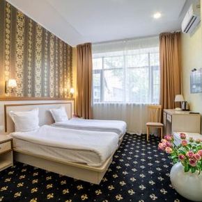 NearBy Hotel