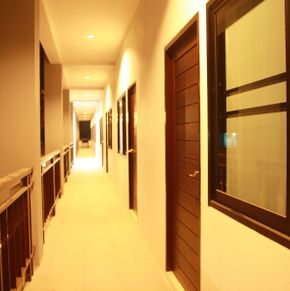 NearBy Hotel