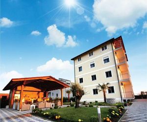 Hotel As Qerret Albania