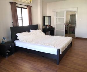 Clean and cozy bedroom with big bathroom. Hang Dong Thailand