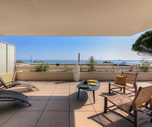 FRONT DE MER 98 M², 3 CHAMBRES, TERRASSE 90 M² Sete France