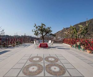 Poinsettia House by Vista Rooms Bhim Tal India
