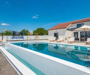 Amazing home in Skabrnja w/ Outdoor swimming pool, WiFi and Outdoor swimming pool Nadin Croatia