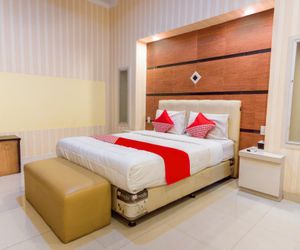 OYO 3023 Yellow Residence Medan Indonesia