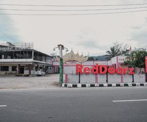 RedDoorz Syariah near Kebun Raya Liwa Kroe Indonesia