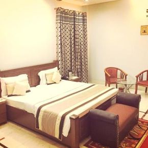 NearBy Hotel