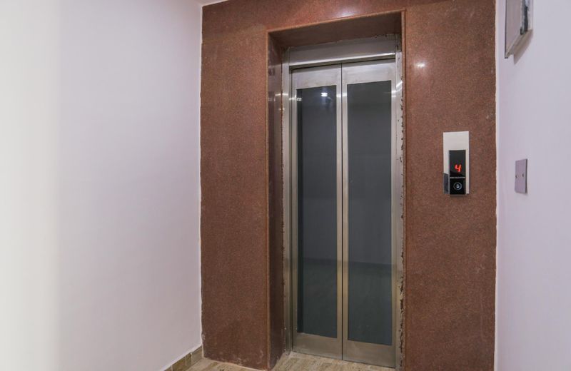 OYO 69392 Hotel Taj Home Stay