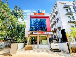 Hotel pic OYO 12205 Vishnupriya Regency