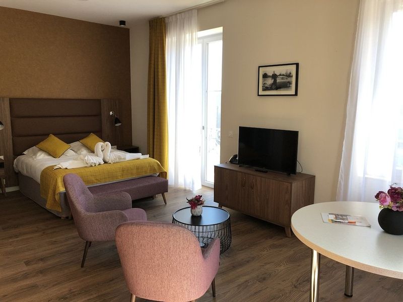 Hotel Photo 6