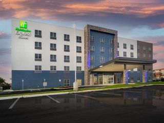 Фото отеля Holiday Inn Express and Suites Fort Myers Airport