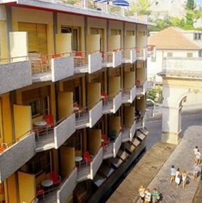 NearBy Hotel