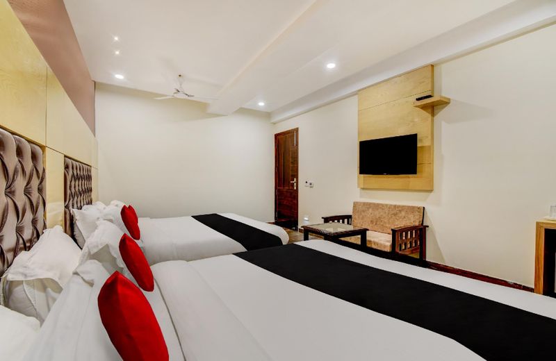 Vaccinated Staff- Capital O 43116 Hotel Grand