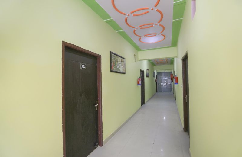 OYO 71187 Hotel Magnum Inn